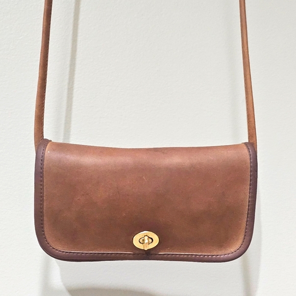 Sold!!! Vintage NYC 70's Coach Dinky Bag (Putty W/Tabac Piping) 9375 - Picture 3 of 14